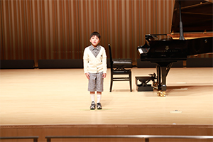 髙畑聡志 君(6才8ヶ月)　たいまつの踊り　 安部美穂作曲