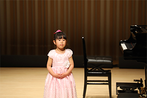 恒吉花 さん(5歳5ヶ月)　はずんだボール　 田丸信明作曲