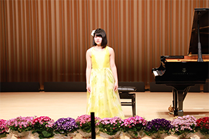 手塚葉奈 さん(毛里田中1年)　 華麗なる大円舞曲　ショパン作曲