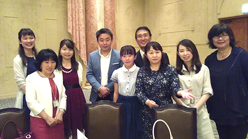 横山幸雄先生との写真（写真中央:横山先生 左前：長廻先生）