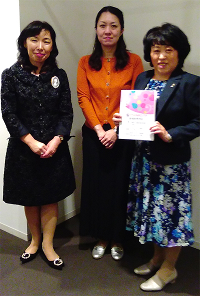 岡田裕子先生、大嶺未来先生、長廻かおる(右)
